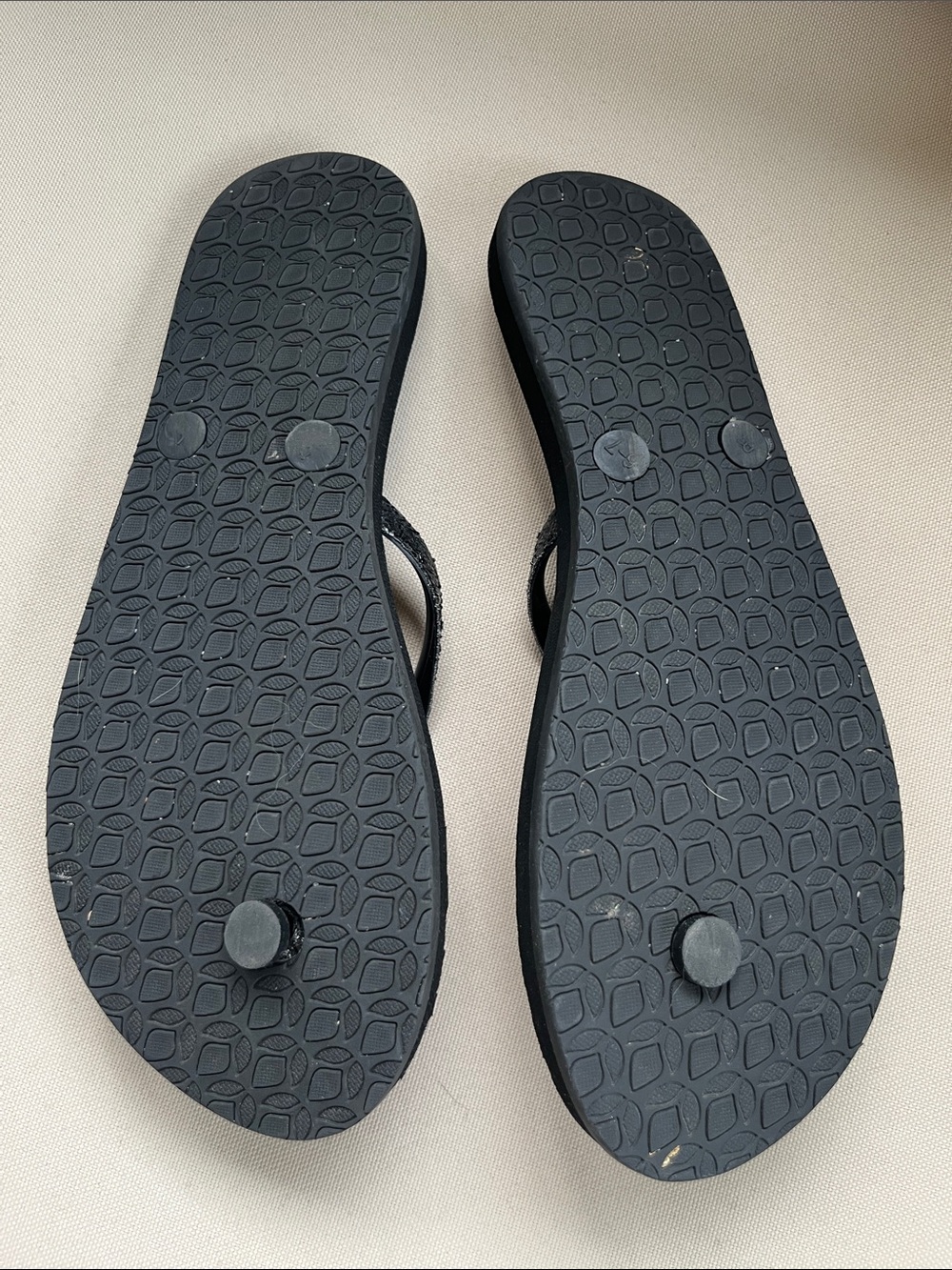 Reef Women's Black Glitter Strap Sandals with Gray Tropical Print - Picture 7 of 8